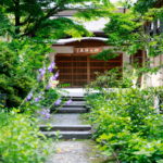 玄関前 アプローチの写真 内山峠 初谷温泉（うちやまとうげ しょやおんせん） 長野県佐久市 日本秘湯を守る会