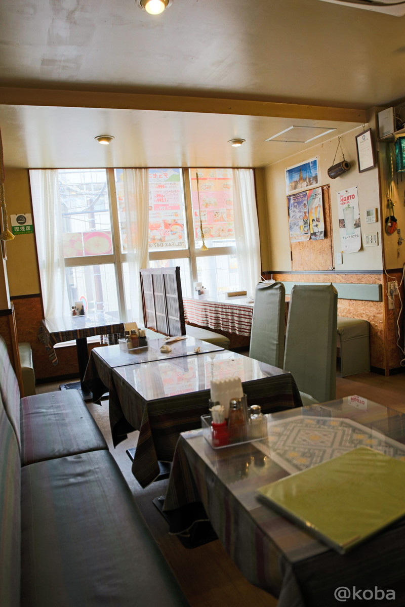 内観の写真　テーブル席│デュセニ村８│ネパール・インド料理│千葉県市川市新田(しんでん)│ランチ│市川ブログ