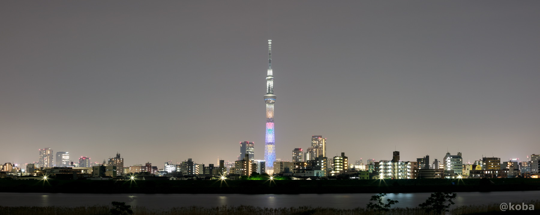 パノラマ写真 東京スカイツリー│「アベンジャーズ/インフィニティ・ウォー」公開記念の特別ライティング│葛飾区東四つ木３丁目(四つ木非難橋付近)│2018年5月1日│こばフォトブログ│@koba
