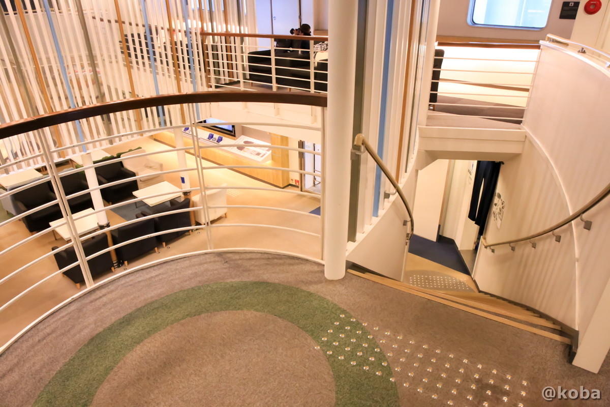 階段の写真│津軽海峡フェリー ブルードルフィン│北海道 函館ターミナル