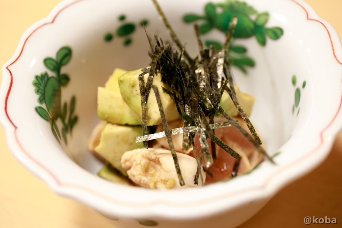 鳥わさアボガドの写真｜大衆酒蔵 鳥益（とります）焼鳥・居酒屋｜東京都葛飾区・新小岩