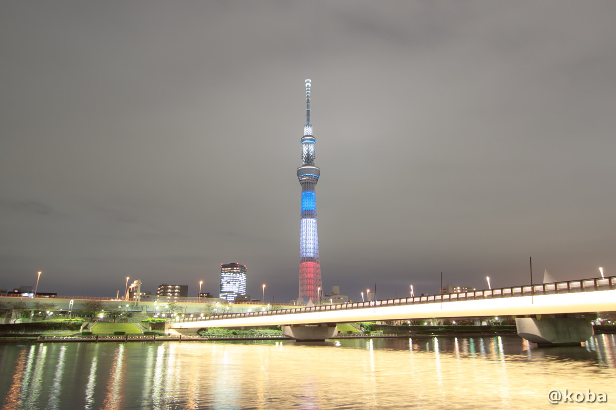 東京スカイツリー 仏国旗トリコロール 浅草側 桜橋付近より こばフォトブログ 自分らしく自由気ままに 東京スカイツリー 仏国旗トリコロール 浅草側 桜橋付近より こばフォトブログ 自分らしく自由気ままに