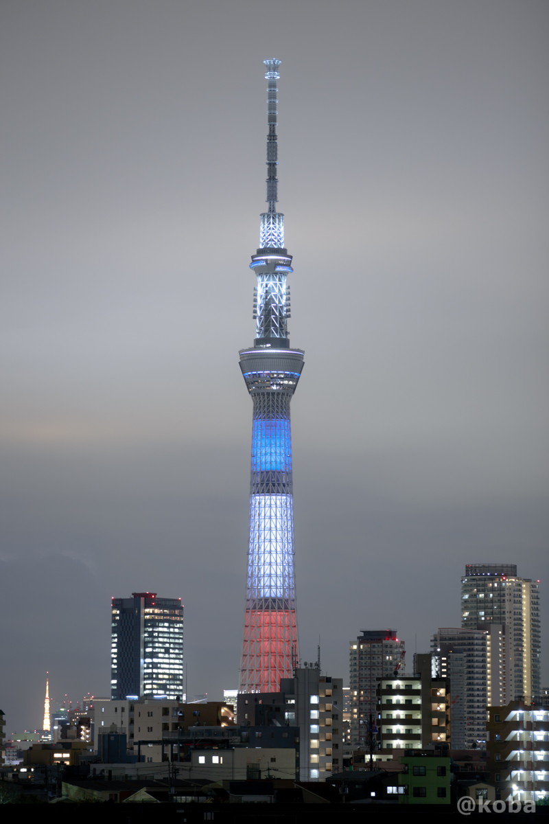 フランス国旗 トリコロールの写真｜東京スカイツリー｜ライティングイメージ：トリコロール 青 白 赤 3色｜葛飾区・四ツ木｜こばフォトブログ