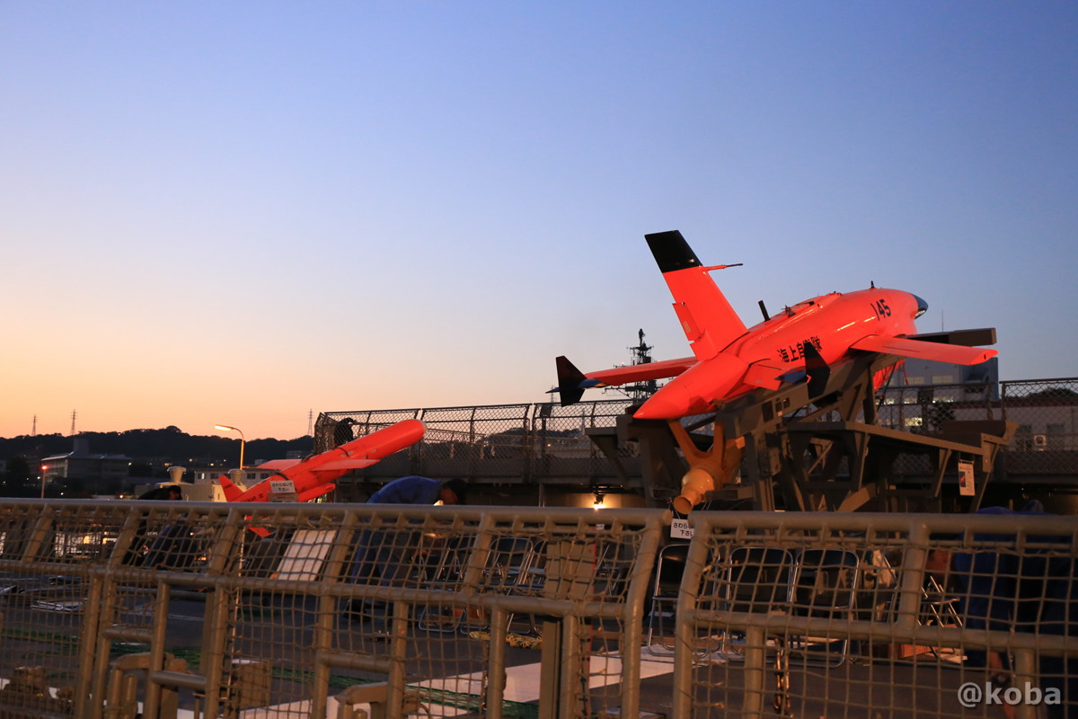 夕暮れの写真BQM-34「ファイアビー」高速標的機｜#07 昼食から下船｜観艦式2015 船越岸壁 横須賀｜こばフォトブログ