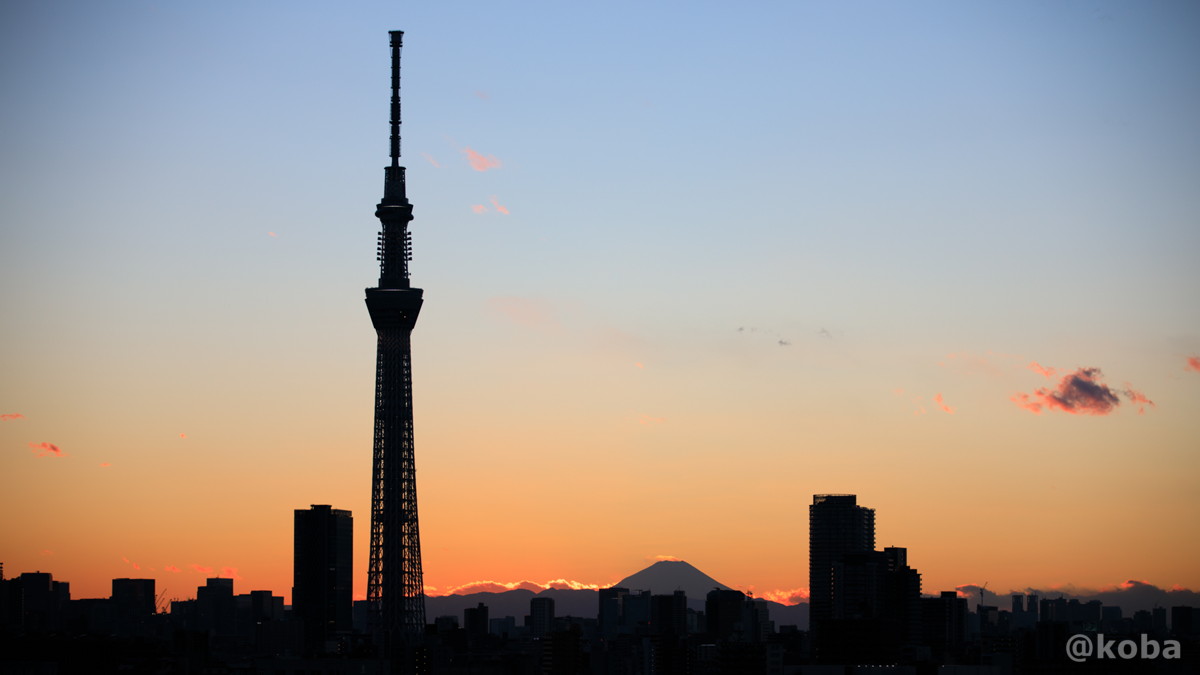 幻想的な風景 東京 スカイスリーと富士山 の写真｜夕方 薄暮 シルエット 夕闇 トワイライト 薄明 ｜葛飾区 tokyoskytree｜カメラ：Canon｜こばフォトブログ