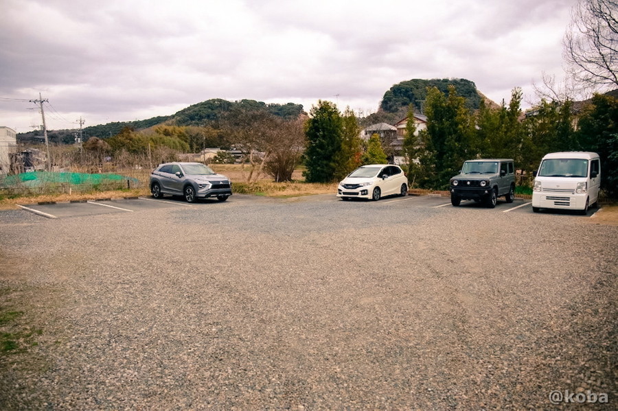 千葉県君津市にある「小糸川温泉」の駐車場の写真。