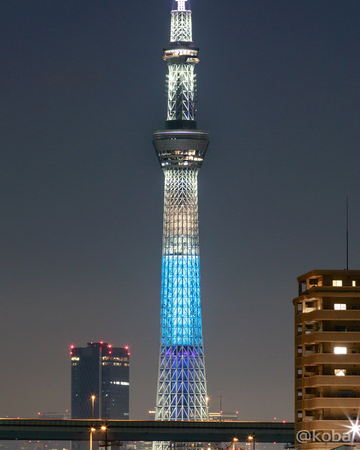 東京スカイツリー 嘴平伊之助をイメージした勢いのある特別ライティング 2