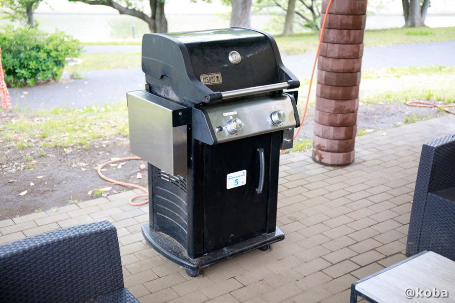 設置されているWeber(ウェーバー)製のガスバーベキューコンロ