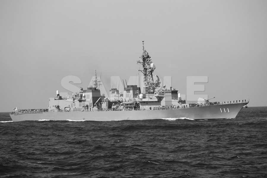 a0096_観艦式 「111おおなみ」 白黒 船 護衛艦 日本