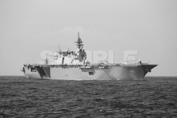 a0099_観艦式 「183いずも」 白黒 船 護衛艦