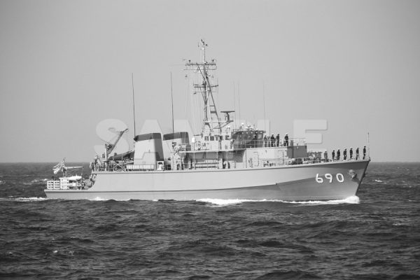 a0117_観艦式 「690みやじま」 白黒 船 護衛艦