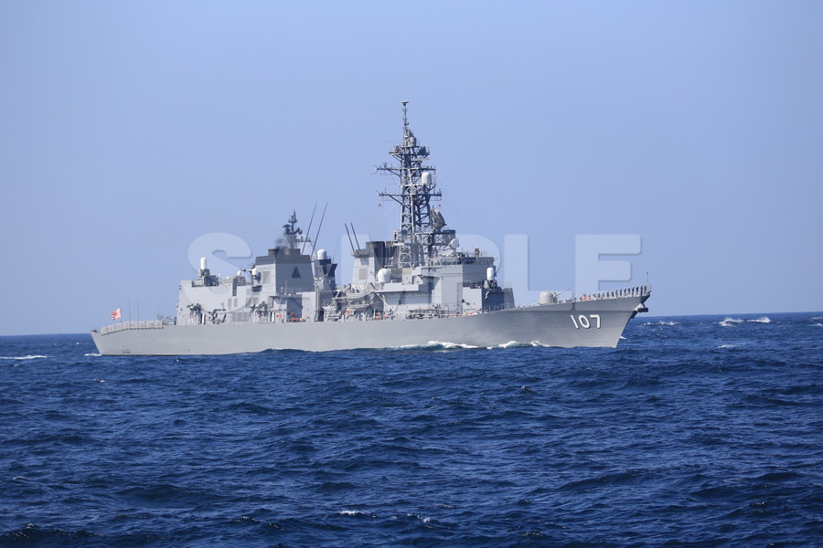 観艦式 「107いかづち」 青 船 護衛艦