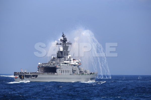 観艦式 「ミサイル艇 高速航行 ＩＲデコイ発射」 青 船 護衛艦