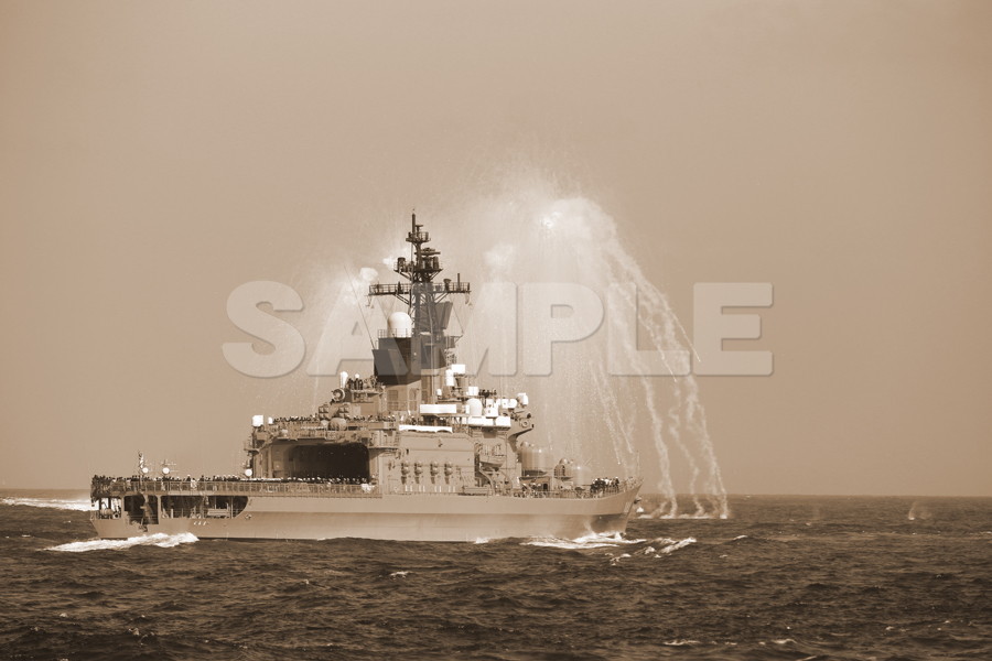 観艦式 「ミサイル艇 高速航行 ＩＲデコイ発射」 セピア 船 護衛艦