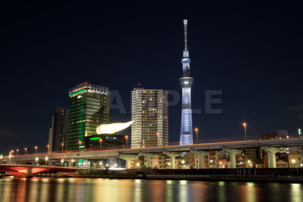 駒形橋 東京大空襲 白色のライティング 03月10日 吾妻橋 アサヒビール  台東区 隅田川 スカイツリー 夜景 Tokyo skytree 無料 画像 フリー素材