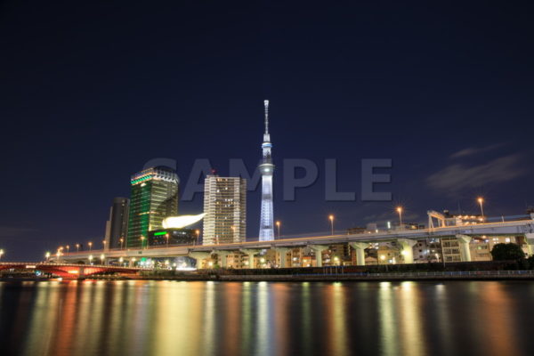 駒形橋 東京大空襲 白色のライティング 03月10日 吾妻橋 アサヒビール  台東区 隅田川 スカイツリー 夜景 Tokyo skytree 無料 画像 フリー素材