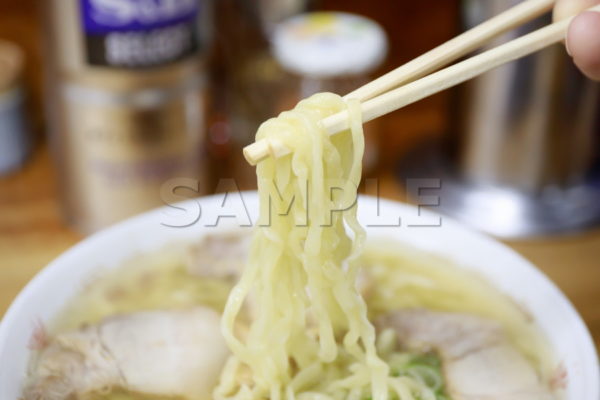 喜多方ラーメン / 中太縮れ麺 / 麺持ち / あっさり塩スープ / しなそば / 拉麺 / らーめん / 料理 / 6,000×4,000pixel │無料画像・フリー素材