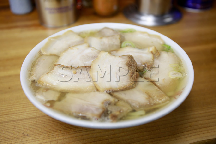 喜多方ラーメン / あっさり塩スープ / 肉そば / 拉麺 / らーめん / 料理 / 6,000×4,000pixel │無料画像・フリー素材