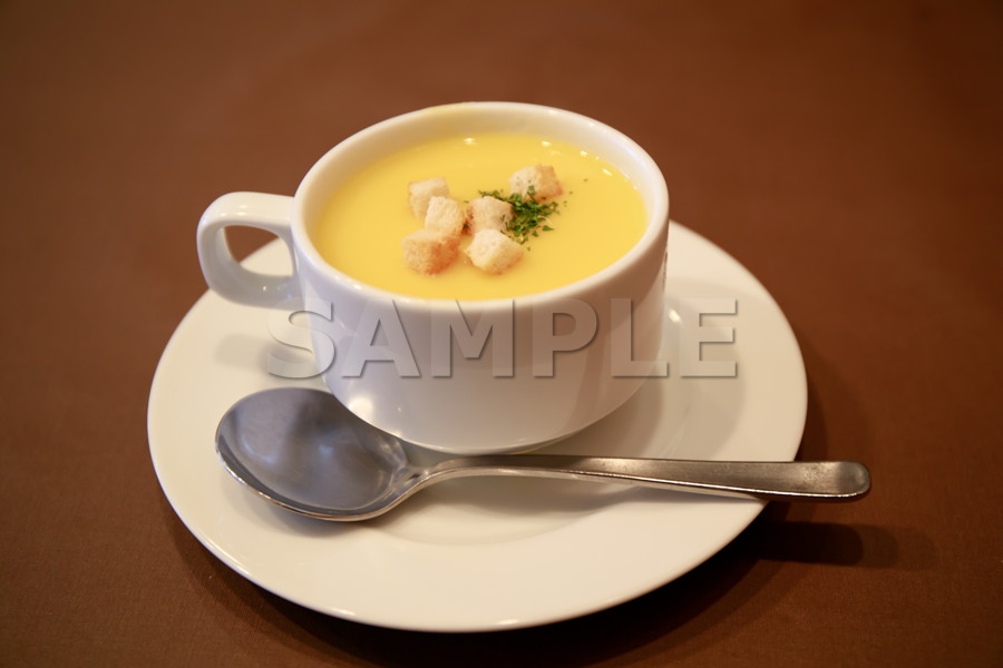 コーンスープ / トウモロコシ / 温かいスープ / 洋食料理 / 6,000×4,000pixel │無料画像・フリー素材